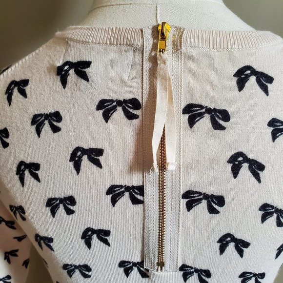 Vintage inspired Premise tan sweater w/ bow print - Picture 3 of 10